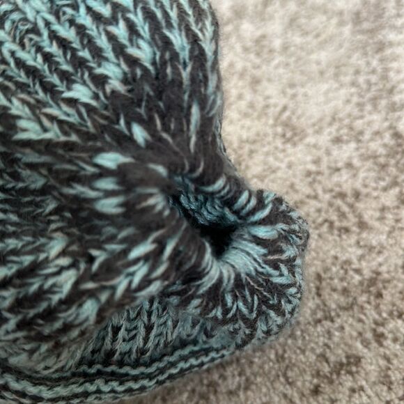 CC Women’s knit Hat O/S - Picture 5 of 6